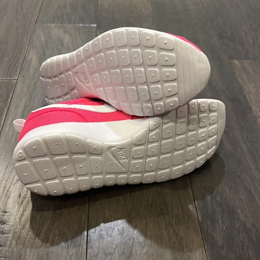 Nike Roshe One Rosherun GS Shoes Sneakers pink 599729 609 Girls Youth Size 6